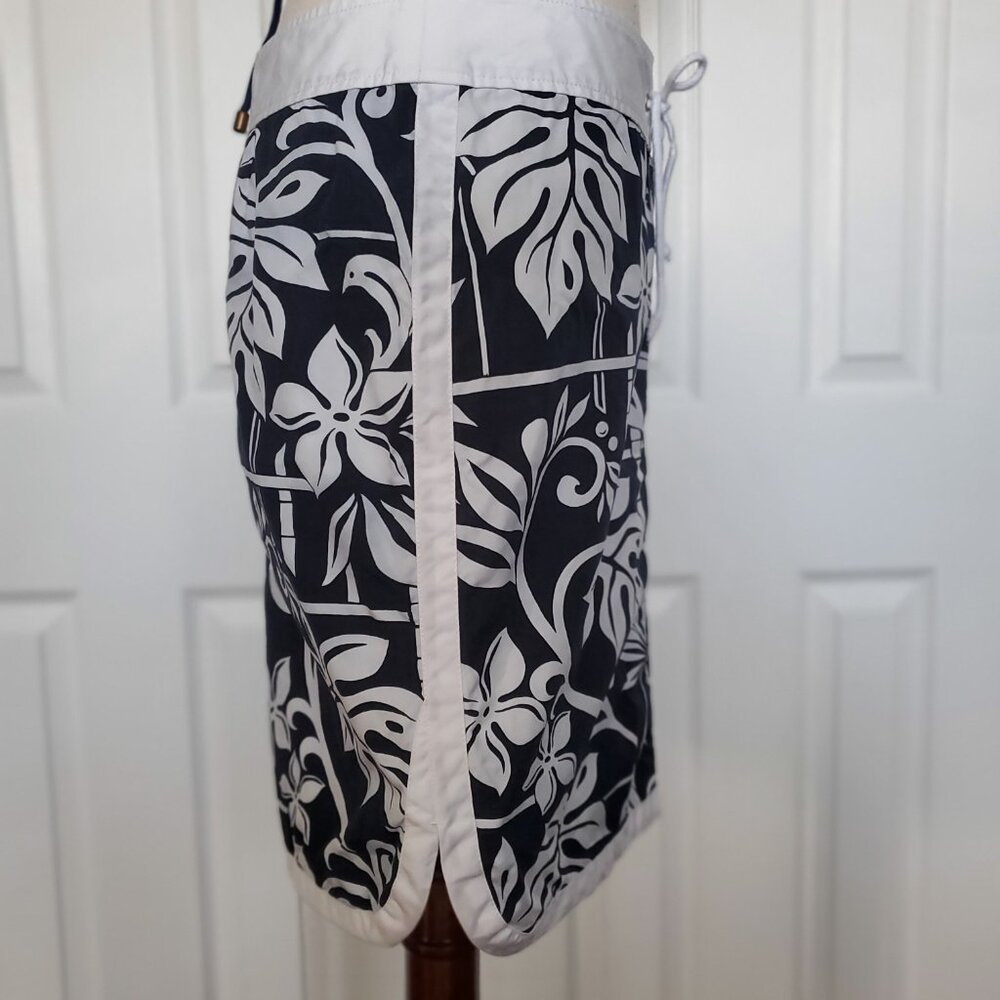 Tommy Bahama Floral Navy and White Skirt Sz 6 - Picture 7 of 9